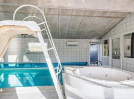 4 star holiday home in Væggerløse，位于博托比的酒店