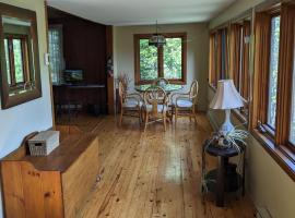 Snowflake Escape，位于Val-Morin的酒店