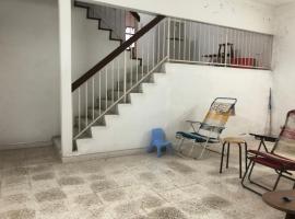 Rumah Teres Teluk Kumbar，位于峇六拜的酒店