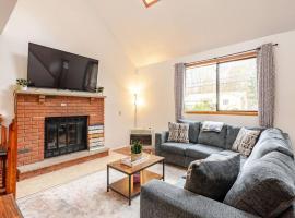 Poconos Chalet，位于托比汉纳的木屋