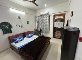 Sangam homes，位于Jhūsi的酒店