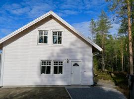 House near Umeå for rent，位于于默奥的酒店