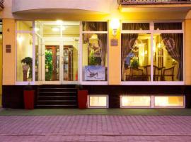 Hotel Ariston - self check in, free private parking 00-24，位于奥西耶克的酒店