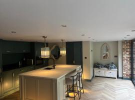 Holly studio，位于米德赫斯特的酒店