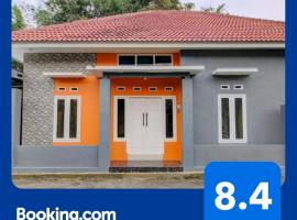 Super OYO 92118 Alif House Syariah 2，位于谏义里的酒店