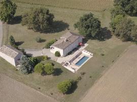 Gite de charme, bastide avec piscine，位于Sainte-Juliette的酒店