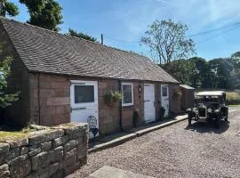 Charming 1 Bed Peak District Cottage Barn Near Alton Towers, Polar Bears, Chatsworth House