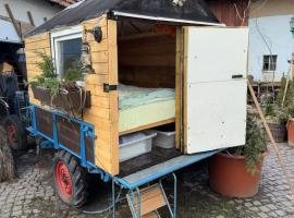 Sch&auml;ferwagen Own Sleeping bag Gemeinschaftsbad Free WiFi，位于Hausbreitenbach的农家乐