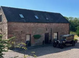 Classy 2 Bed Peak District Cottage Barn Near Alton Towers, Polar Bears, Chatsworth House