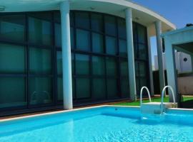 Villa 4 Rooms, Swiming Pool Pink，位于帕尔梅拉的酒店