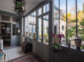 Le Patio Enchanteur & SPA，位于圣布里厄的酒店