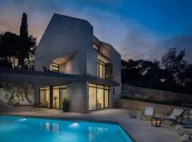Unique 4-Bedroom Villa SemperVivum with pool in Sutivan