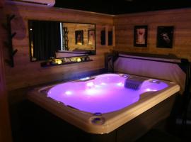 Le Chalet des Amoureux SPA Sauna，位于Lozinghem的酒店