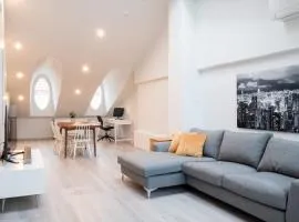 Elegant Penthouse Loft - Center