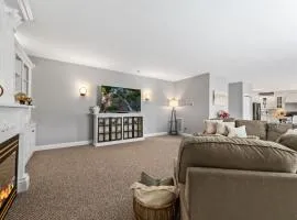 Penthouse Suite Right in the Heart of Downtown - Trackside