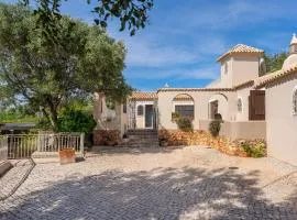 Algarve, Portugal Villa with pool 4 ensuite Bedrooms, private pool, lake and beautiful gardens