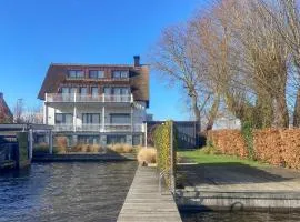 Beautiful Home In Loosdrecht With Wifi
