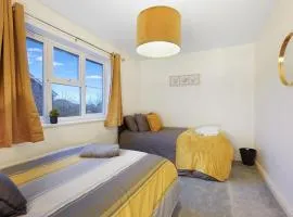 Ashford Stay Parkfarm location Comfortable with Netflix to chill