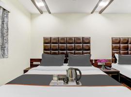 Collection O Laxmi Kuber，位于Utrān的酒店