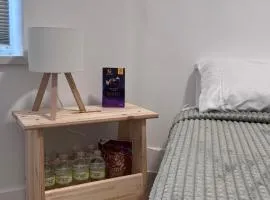 Private Bedroom with Dedicated Bathroom 15mis NYC