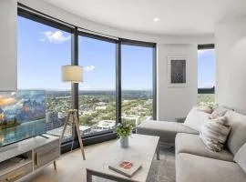 High-Rise 3-Bed Apartment with Premium Amenities