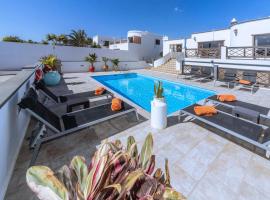 Luxury House Panoramic Sea Views，位于Güime的酒店