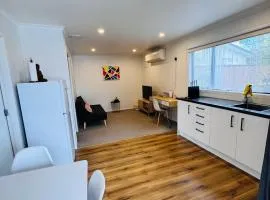 Modern 1 bedroom guest house