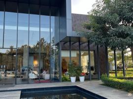Classy 2bhk near Yelahanka，位于耶拉汉卡的酒店