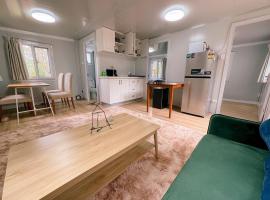 AAK cabin - standalone riverfront cabin，位于Malanda的酒店