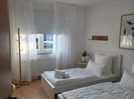 BOARDINGHOUSE PD25 ALTE FEUERWACHE I Unterkunft mit Einzel- und Doppelzimmer I 3min CityHospital I Monteure I Smart TV I Einzelbetten I Küche I Gemeinschaftsraum I Wasch I P