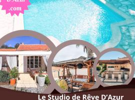 Rêve D'azur en bord de mer, studio avec piscine partagée, parking Barbecue, draps inclus à la Nartelle，位于圣马克西姆的别墅