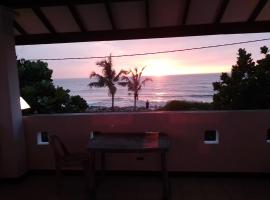 Akira Beach Hotel，位于莫拉图瓦的酒店