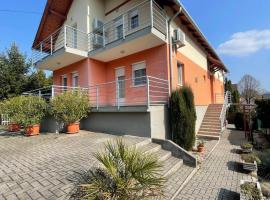 Ak&aacute;cfa B&B，位于佐洛卡罗斯的自助式住宿