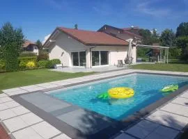 Magnifique villa au bord du lac，位于Messery的乡村别墅