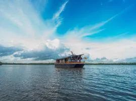 Yathra Houseboat
