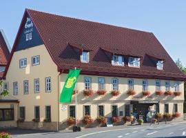 戈洛斯彻布朗酒店&旅社，位于Rödental的带停车场的酒店