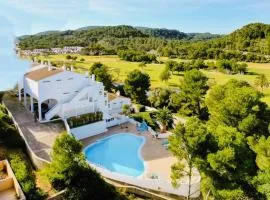 FLAT Surrounded by Nature WIFI & Pool & beach Nearby