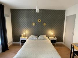 Au coeur de Chantilly, près de Paris et du Parc Astérix，位于尚蒂伊的酒店