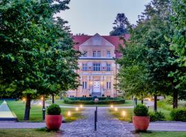 Precise Resort R&uuml;gen - Hotel & SPLASH Erlebniswelt，位于萨加尔德的带停车场的酒店