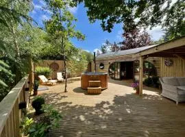 The Pines Treehouse at Treetops Hideouts