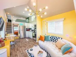 Rainforest Tiny Home Retreat Retro