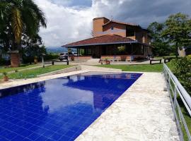 Finca Sierra linda，位于Tarso的酒店