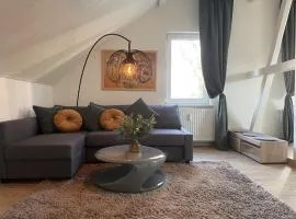 Gemütliches Mansarden-Apartment mit 2 Schlafzimmern & separater Küche