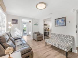 The Coral Sunset Cottage by Vacation Homes Collection，位于摩根堡的酒店