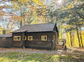 Rustic Retreat Fireplace, Casino, Camelback Close to everything!，位于波科诺山的自助式住宿