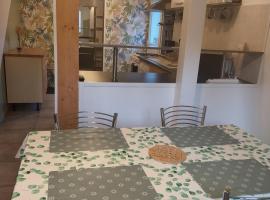 Au fil de l'eau，位于Rohan的酒店