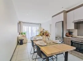 Tranquil Urban Oasis with FREE Gym and Pool