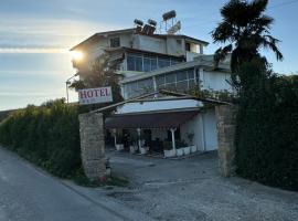 Hotel b&b，位于Rrogozhinë的酒店