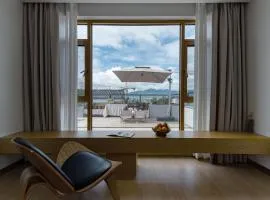 Lijiang Pinwenju Light Luxury Smart Audio and Video Hotel B&B Gucheng Branch