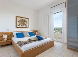 Emerald Wave - House on the beach with pool